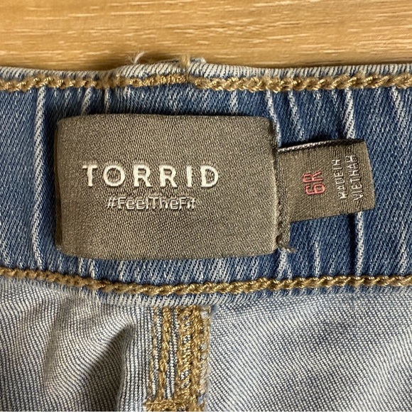 Torrid Weekend Mid-Rise Wide Leg Pull-On Jeans Plus Size 6X - Picture 3 of 6